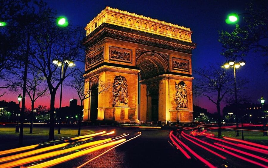 Arc de Triomphe Rooftop: Unveil History & Breathtaking Views - Entering with skip-the-line access