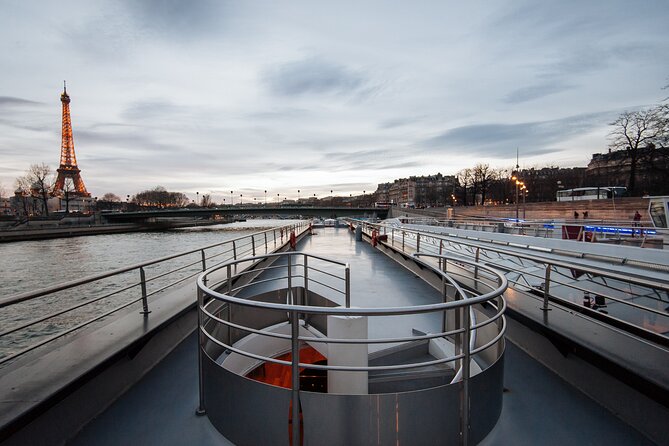 Bateaux Mouches Dinner Cruise on the Seine River in Paris - What dinner feels like onboard
