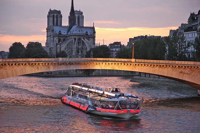 Bateaux Mouches Dinner Cruise on the Seine River in Paris - Who should book this Seine dinner cruise?