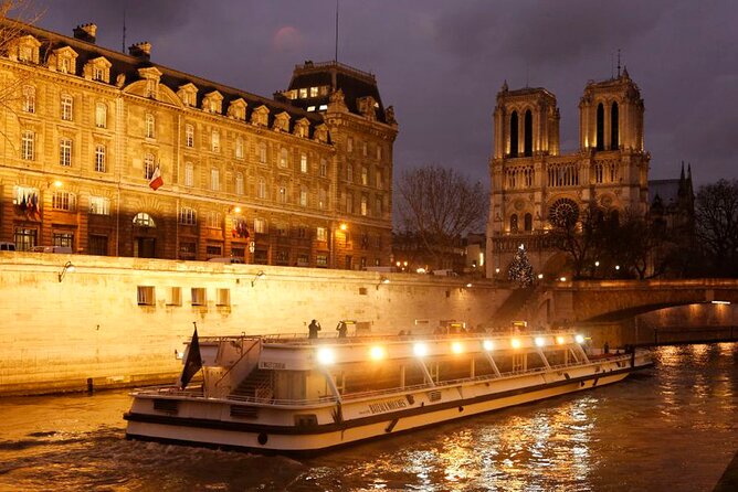 Bateaux Mouches Sightseeing Cruise in Paris with Champagne - The upper deck versus the enclosed cabin