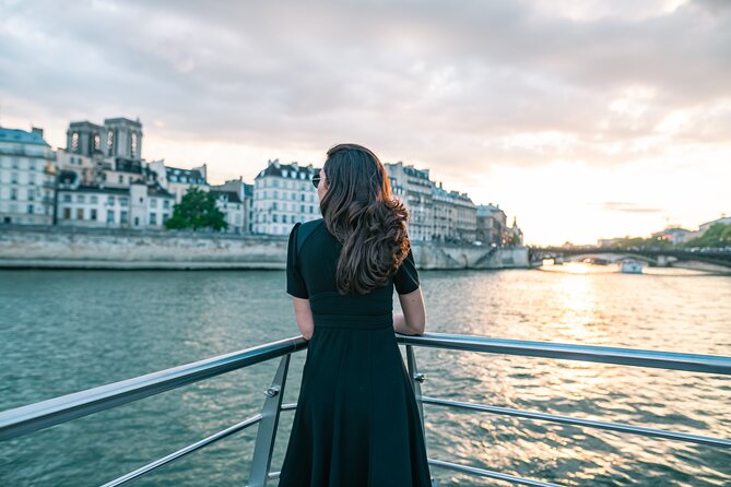 Bateaux Mouches Sightseeing Cruise in Paris with Champagne - Port de la Conférence and the flexible departure system
