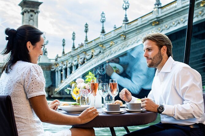 Bateaux Parisiens Seine River Gourmet Lunch & Sightseeing Cruise - What arrives on the plate