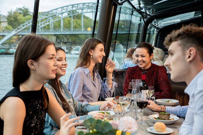 Bateaux Parisiens Seine River Gourmet Lunch & Sightseeing Cruise - The Louvre, Concorde, and the return route