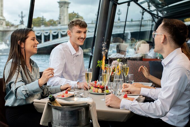 Bateaux Parisiens Seine River Gourmet Lunch & Sightseeing Cruise - Choosing between Etoile, Privilege, and Premier