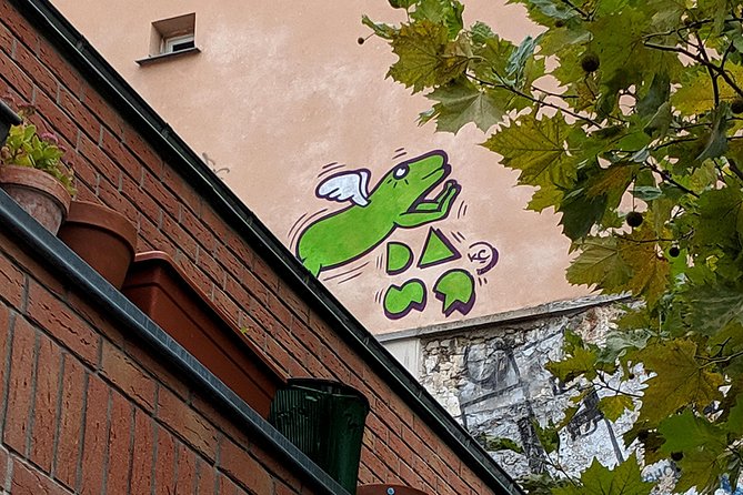 Belleville Street Art Tour with an Artist - The Panorama and the Pace