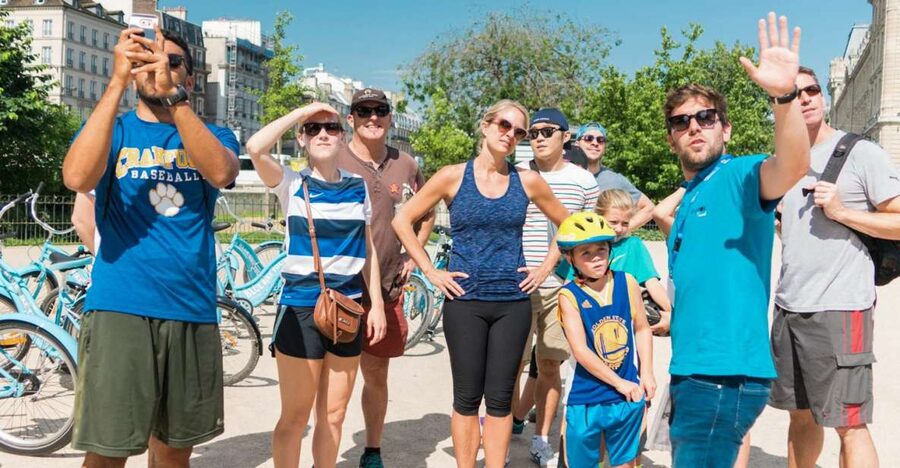 Best of Paris Bike Tour - Bikes, guides, and road confidence