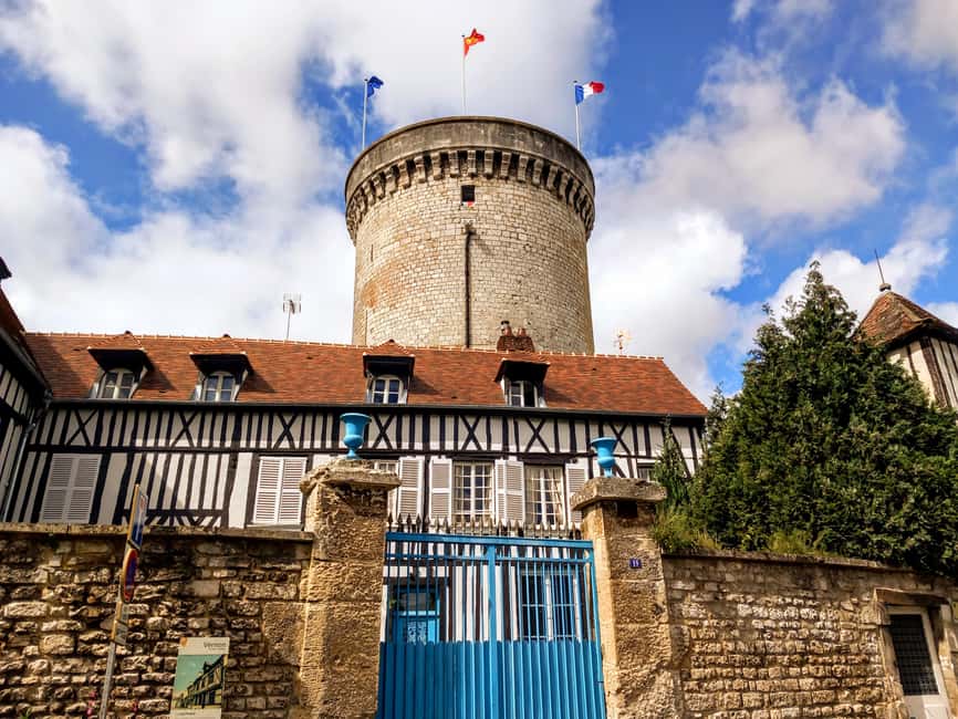 Bike tour from Vernon to Giverny with local guide - Vernon’s medieval center and wartime scars