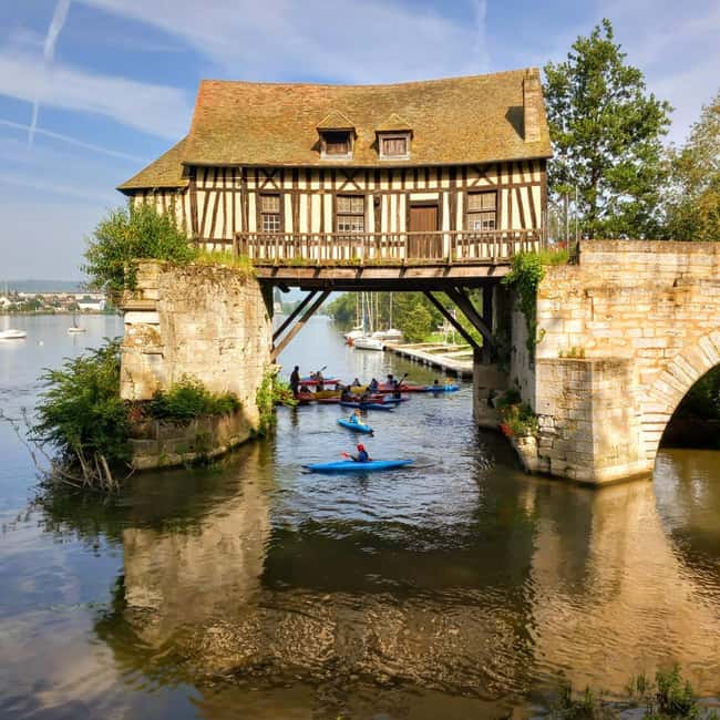Bike tour from Vernon to Giverny with local guide - Along the Seine on mostly bike lanes