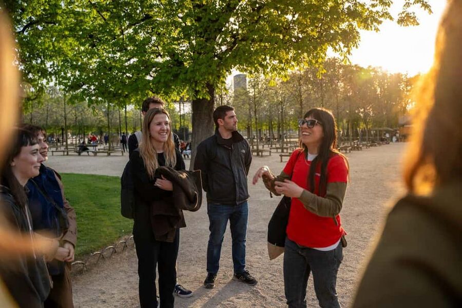 Boho Nights in Paris: A Magical Evening Tour - Key points at a glance