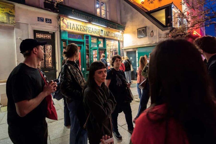 Boho Nights in Paris: A Magical Evening Tour - Along the Seine to Place Dauphine