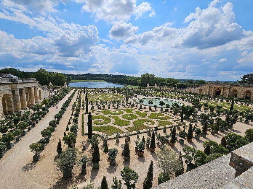 Chateau de Fontainebleau & Chateau de Versailles - Versailles in a concentrated two hours
