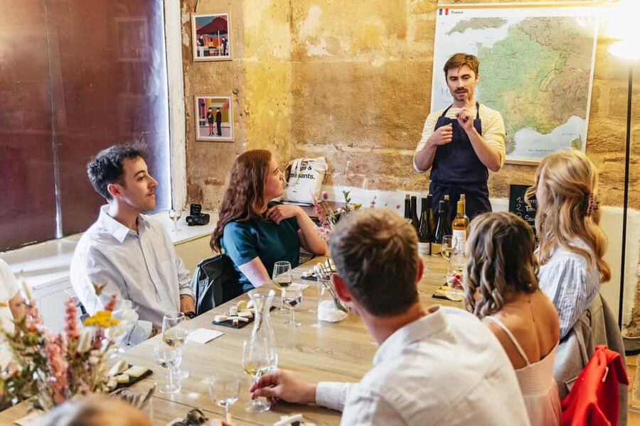 Cheese & Wine Tasting in Montmartre with Local Cheesemonger - What the two-hour flow feels like