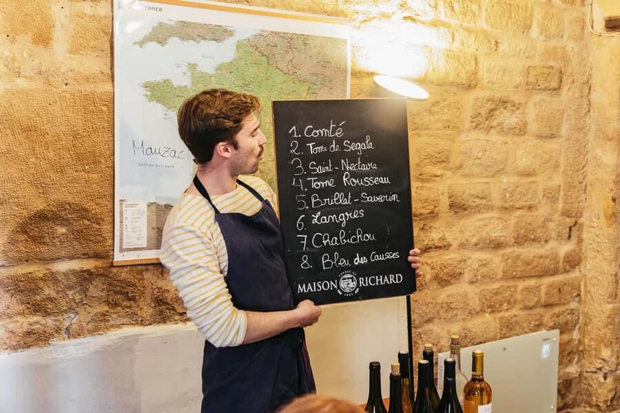 Cheese & Wine Tasting in Montmartre with Local Cheesemonger - Practical details that matter