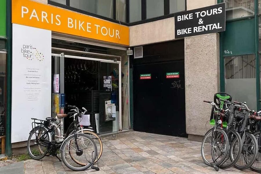 City bike rental in Paris (8h) - Starting at 13 rue Brantôme in the Marais