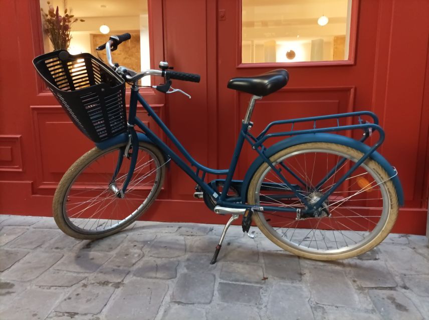 City bike rental in Paris (8h) - Riding past Paris landmarks at your own pace