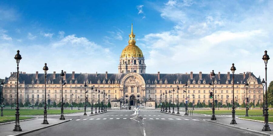 Classical and Monumental Paris Tour along the Seine River - Place de la Concorde and the weight of the past