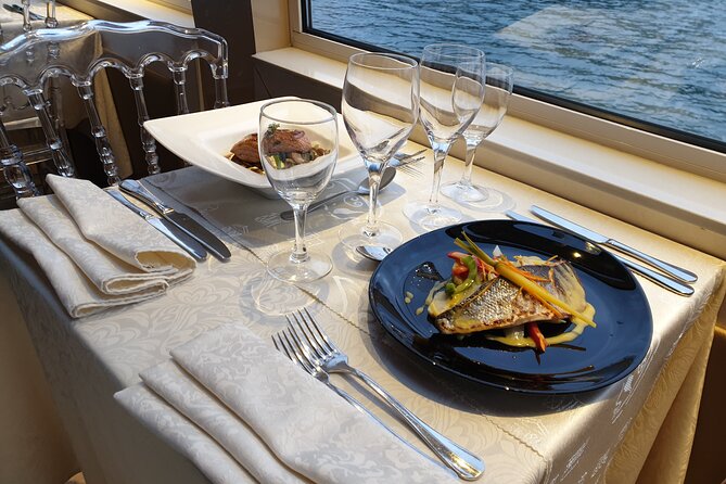 Dinner Cruise Prestige Check-out from the Eiffel Tower - Service, timing, and the small stresses