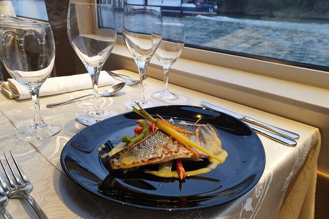Dinner Cruise Prestige Check-out from the Eiffel Tower - Who will enjoy this Seine cruise most