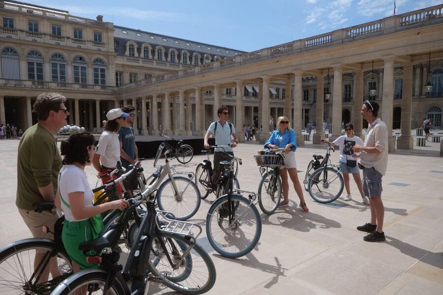Discover Paris by bike - Crossing toward the Latin Quarter and Arènes de Lutèce