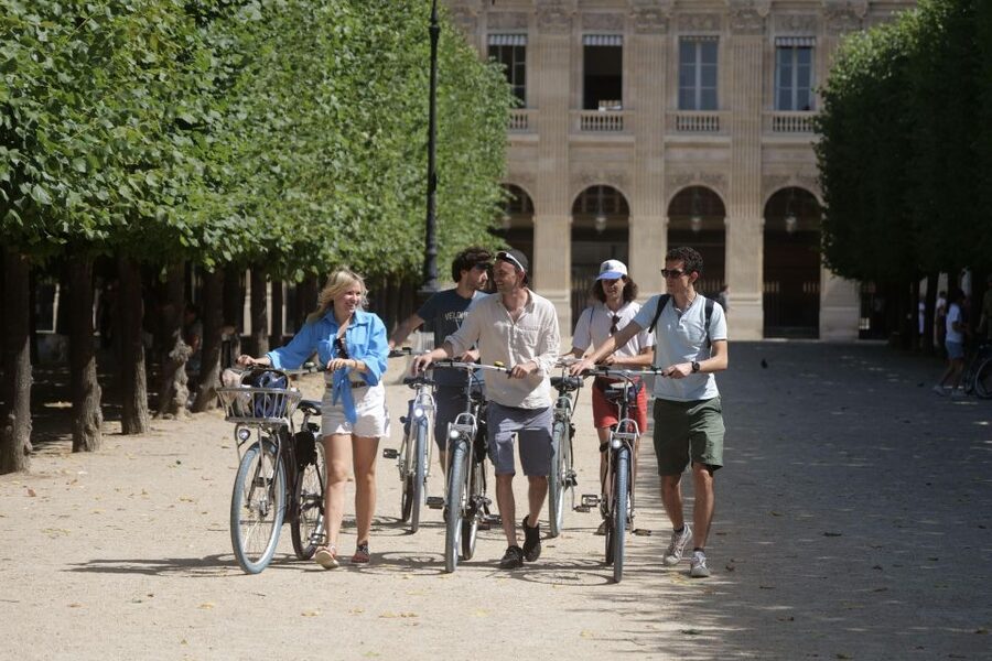 Discover Paris by bike - Starting at Montorgueil on Rue Greneta