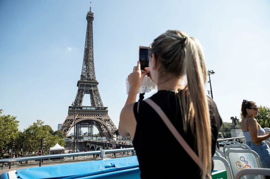 Disneyland Paris: Bus Sightseeing Tour in Paris - The ride from Disneyland to the Eiffel Tower