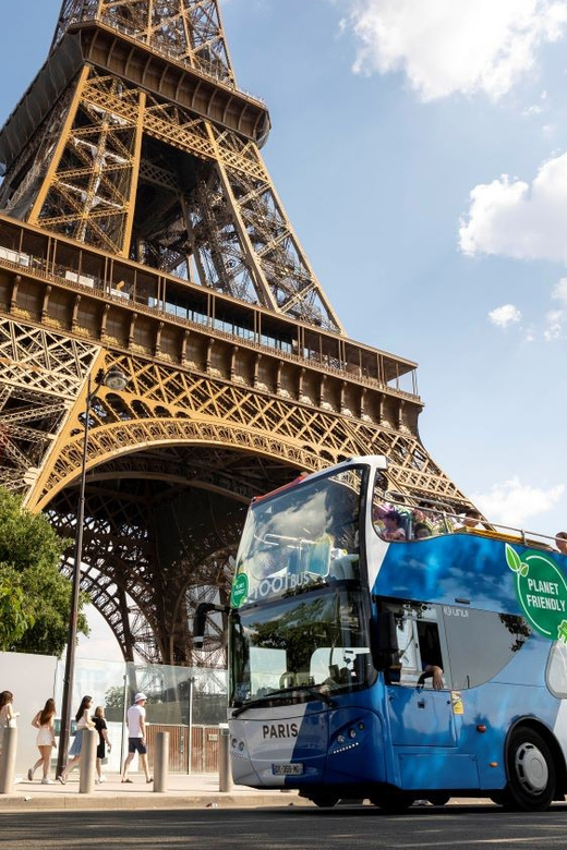 Disneyland Paris: Bus Sightseeing Tour in Paris - Notre-Dame and the historic center