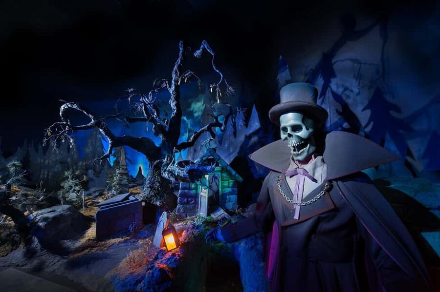 Disneyland® Paris Tickets for Train and Parks - Food, breaks, and family stamina