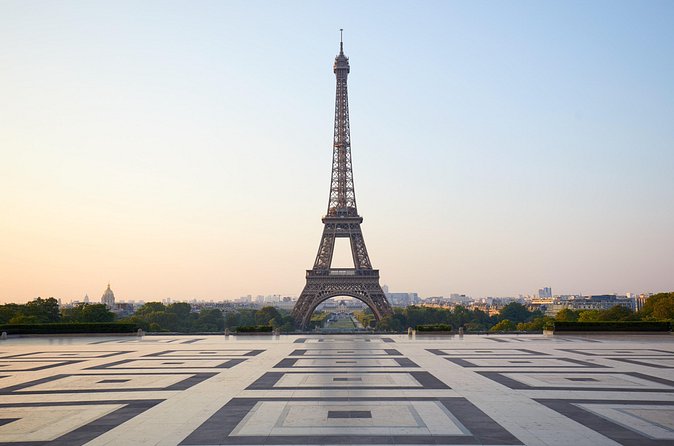 Eiffel Tower Access to Summit with Host - Summit access is the main prize