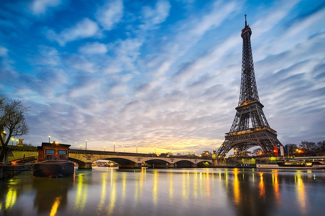 Eiffel Tower Dedicated Reserved Access Top or 2nd floor by lift - Reserved access does not erase every queue