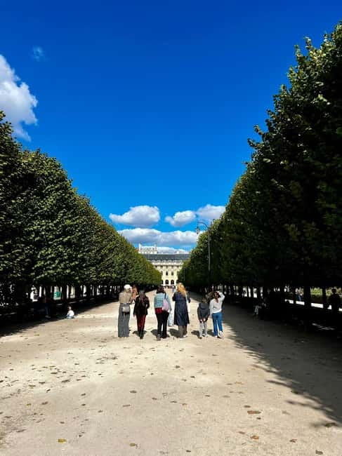 Emily inspired walking tour - The Louvre and the first Paris photo stops