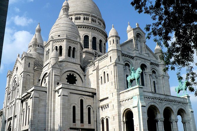 Escape game in Montmartre - Place du Tertre and the crowded heart of the district