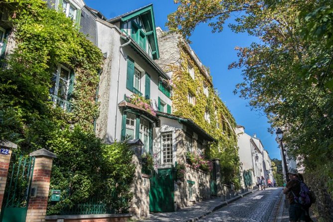 Escape game in Montmartre - Le Passe-Muraille, Dalida, and the less obvious stops