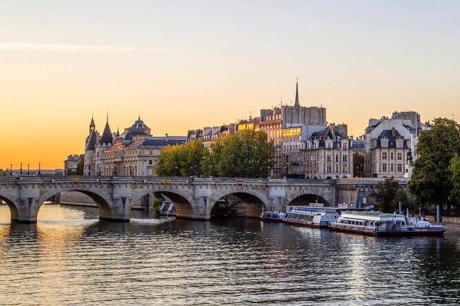 Escape game on the Île de la Cité - Notre-Dame: architecture turned into clues