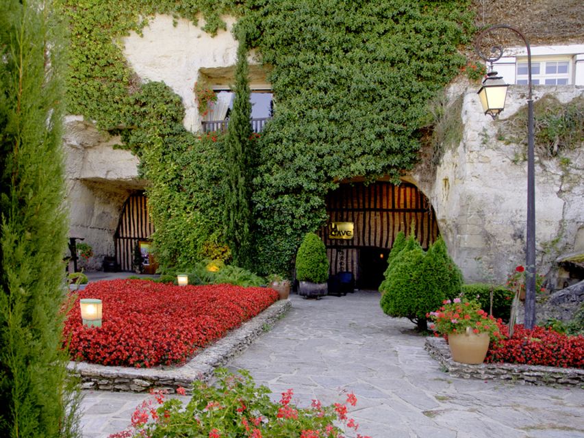 Exclusive Wine Day Trip Loire Valley from Paris - Wine tasting in a traditional Loire setting