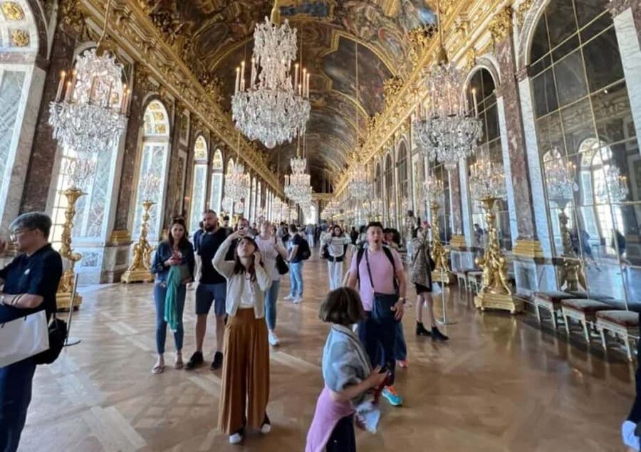 Excursion from Paris to Versailles Palace by Tootbus - The Palace of Versailles: start with the royal rooms