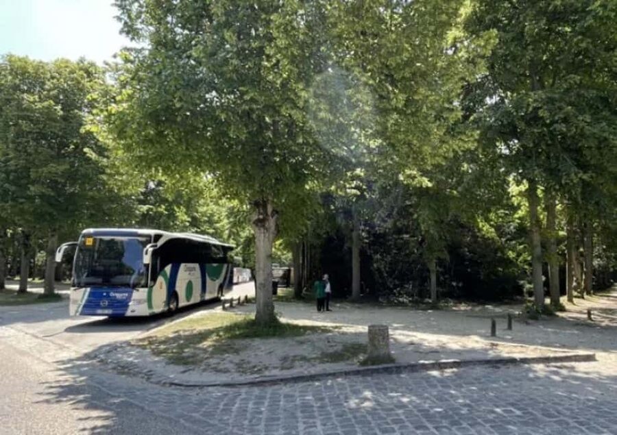 Excursion from Paris to Versailles Palace by Tootbus - Using the Versailles castle application