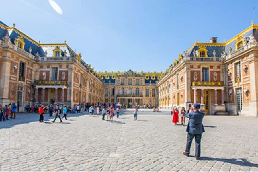 Excursion from Paris to Versailles Palace by Tootbus - The one-hour coach ride to Versailles