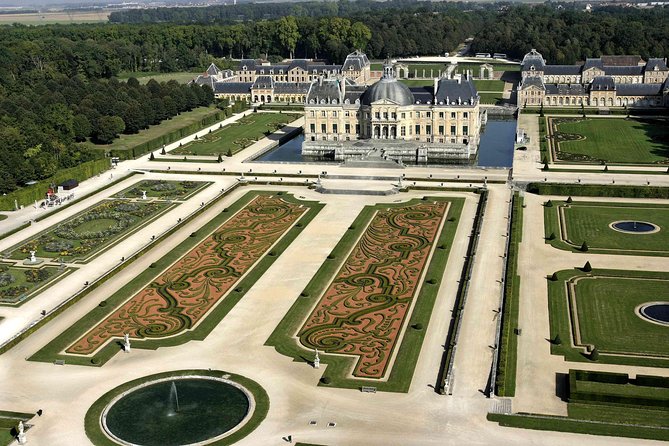 Fontainebleau and Vaux le Vicomte Chateaux Day Trip from Paris - Fontainebleau brings seven centuries of royal life