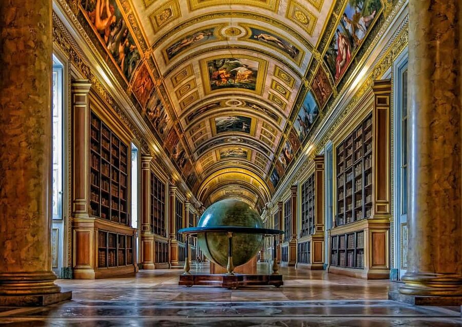 Fontainebleau Castle Private guided tour from Paris - What the palace interiors offer