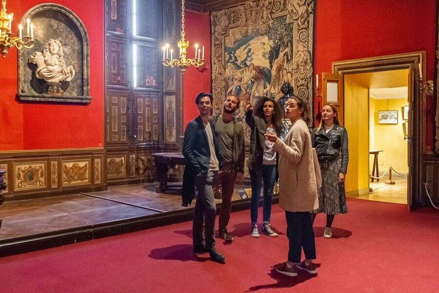 Fontainebleau & Vaux-le-Vicomte Châteaux Day Tour from Paris - Audio guides instead of a live historian