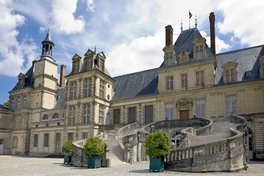 Fontainebleau & Vaux-le-Vicomte Châteaux Day Tour from Paris - Walking, weather, and practical limits