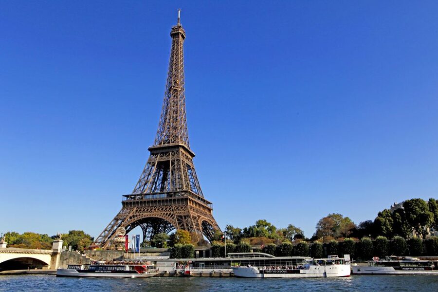 From Disneyland Paris: Paris Day Trip and Sightseeing Cruise - From Disneyland to Paris by coach
