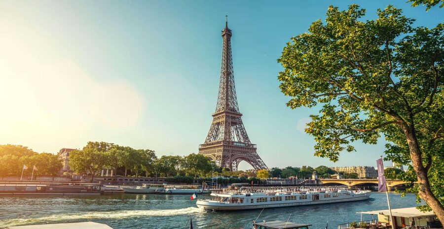 From Le Havre: Private Full-Day Trip to Paris - First stop: Eiffel Tower for photos and first views