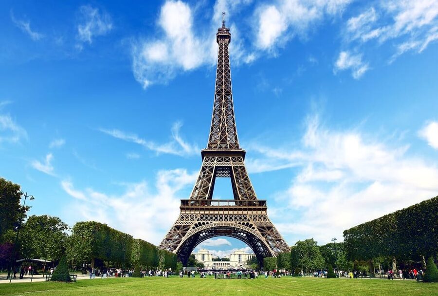 From London: Paris Day Trip with Lunch on Eiffel Tower - A Seine cruise through central Paris