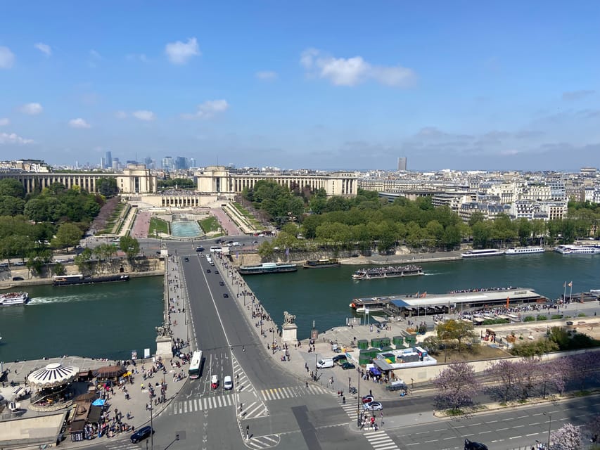 From London: Paris Day Trip with Lunch on Eiffel Tower - The guide can make or break the day