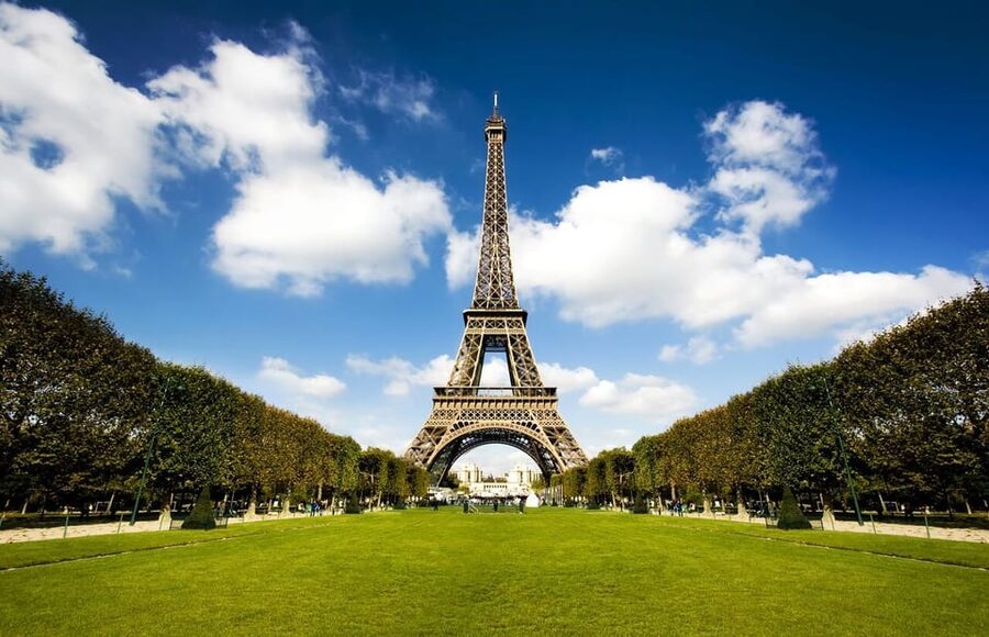 From London: Paris Day Trip with Lunch on Eiffel Tower - Seeing Paris from the coach