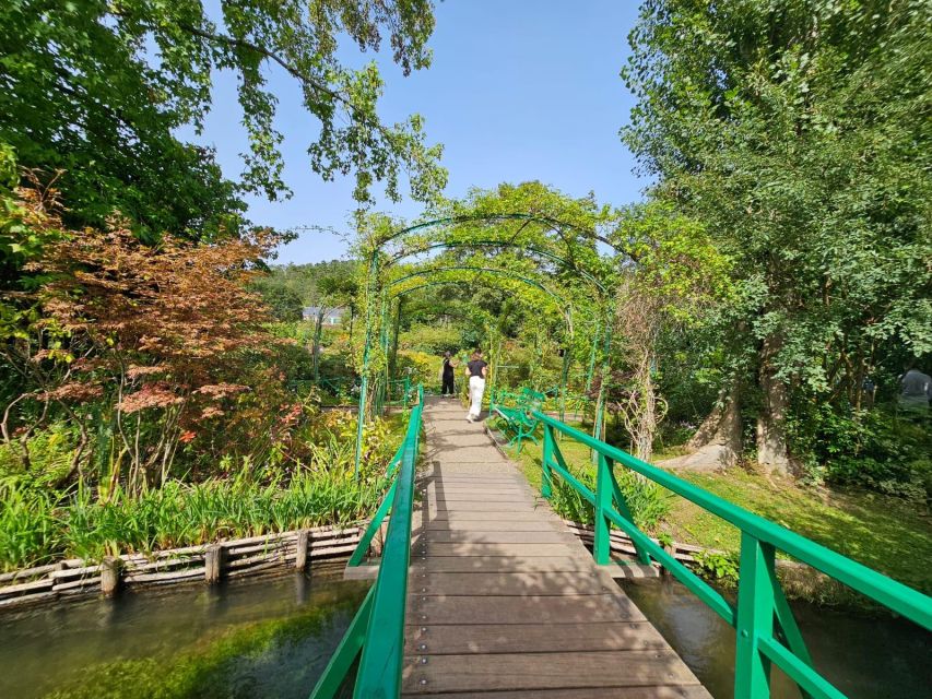 From Paris: Auvers-sur-Oise & Giverny Excursion - Why Auvers-sur-Oise makes the first stop