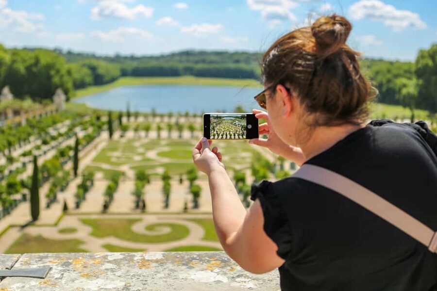 From Paris: Day Trip to Giverny & Versailles with Lunch - Entering the Palace of Versailles