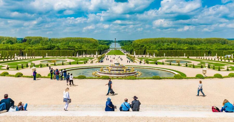 From Paris: Full-Day Guided Tour of Versailles - Walking the gardens without rushing past them
