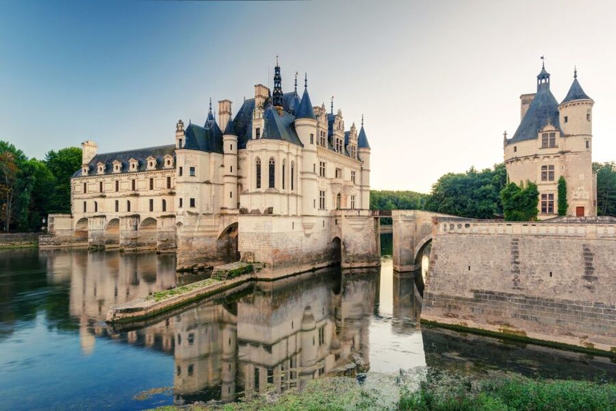 From Paris: Full-Day Loire Valley Chateaux Tour - Lunch, weather, and what to pack